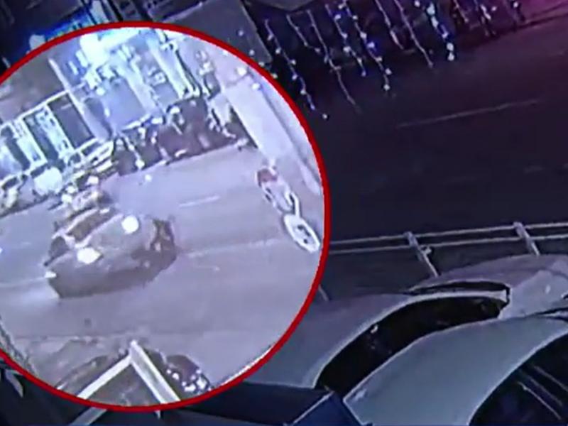 Βίντεο από κλοπή αυτοκινήτου στην Αθήνα - Ο ιδιοκτήτης κρεμάστηκε από το καπό