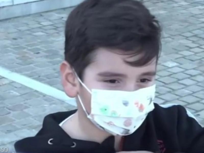 Viral ο μαθητής που δήλωσε on camera: Θέλω να γυρίσω στο σχολείο γιατί έχω ωραία δασκάλα