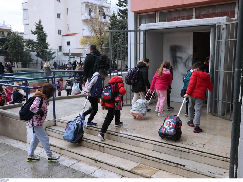 Ανοιγμα σχολείων: «Να σταματήσει το ιδεολόγημα της ατομικής ευθύνης»
