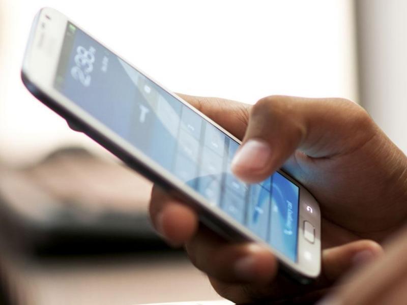 Συναγερμός για απάτες μέσω SMS: Ποια μηνύματα πρέπει να διαγράψετε άμεσα από το κινητό σας