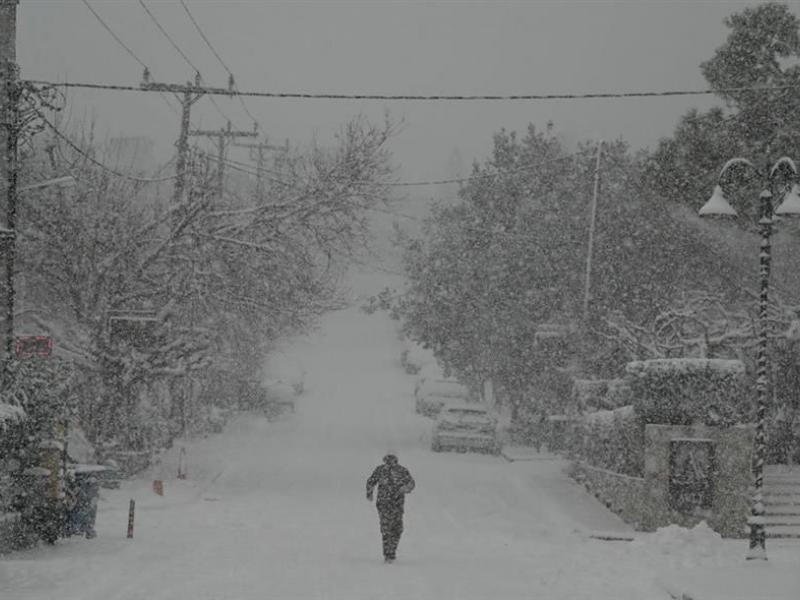χιόνια, κακοκαιρία, κρύο, δέντρα, δρόμος, άνθρωπος, εγκλωβισμός