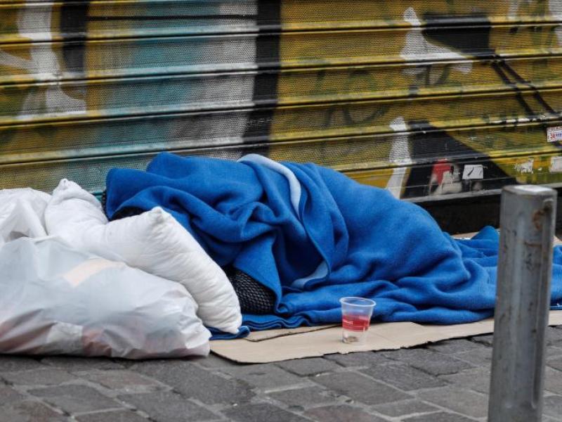 Θρίλερ με τον θάνατο αστέγου στην Ομόνοια: Τον πέταξαν αιμόφυρτο και μετά καθάρισαν με χλωρίνη