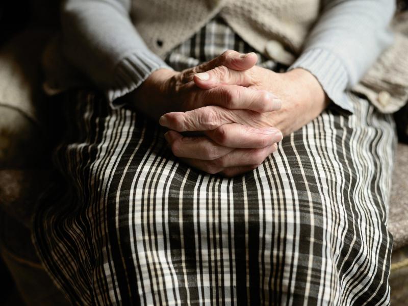Μία ηλικιωμένη έζησε 56 χρόνια με «πέτρινο έμβρυο» στην κοιλιά της