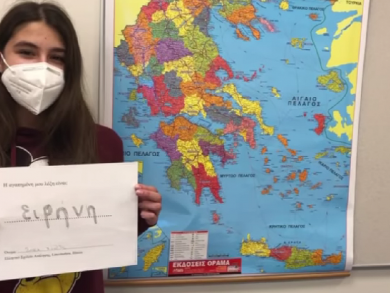 Συγκινούν τα παιδιά Ομογενών για την Ημέρα των Ελληνικών: Δημοκρατία, μεράκι, φιλότιμο