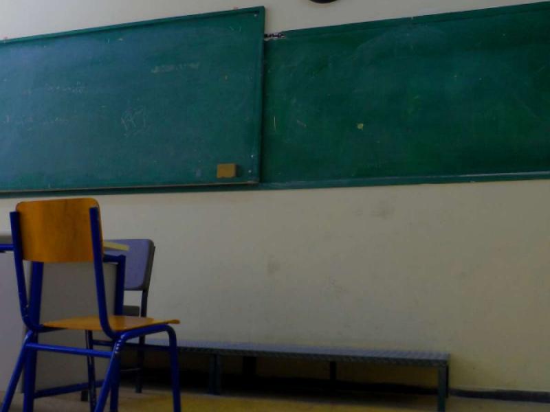 Δάσκαλος με εκρηκτική συμπεριφορά αναστατώνει σχολεία- Σοκαριστικές εικόνες