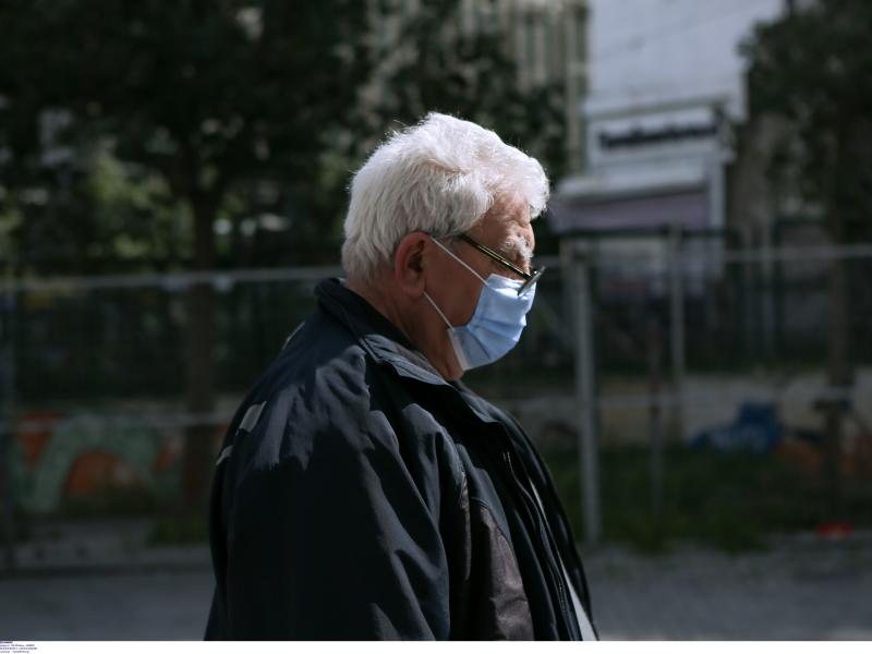 Κορονοϊός: Πρόταση για «επιλεκτική» επιστροφή της υποχρεωτικής μάσκας