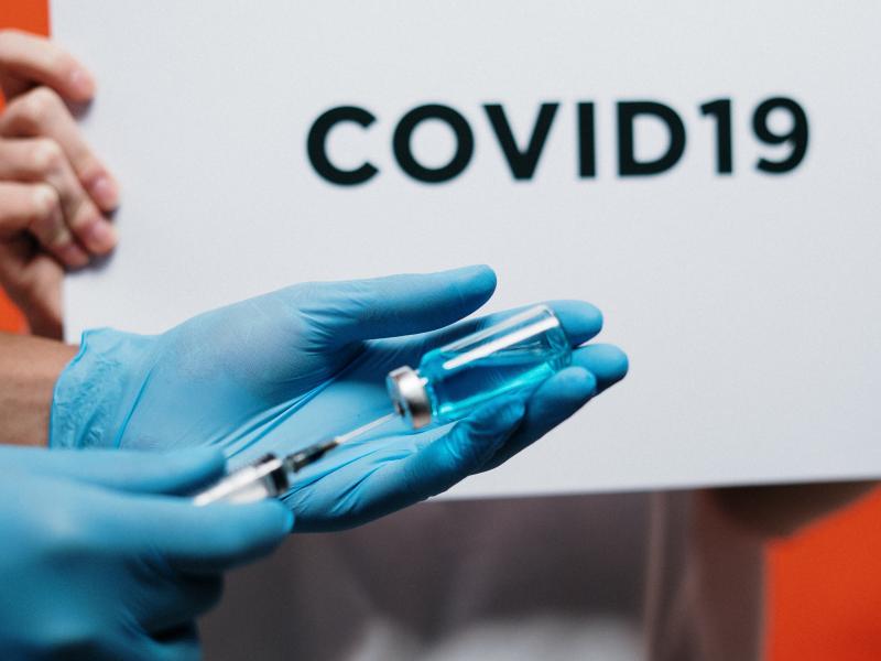 Έρευνα: Υψηλότερος ο κίνδυνος λοίμωξης Covid-19 για τους εμβολιασμένους με HIV