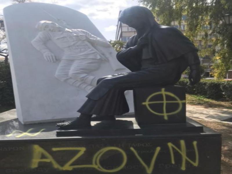 Καλλιθέα: Το ΥΠΕΞ καταδικάζει τη βεβήλωση του μνημείου για τους Σοβιετικούς στρατιώτες με ναζιστικά σύμβολα
