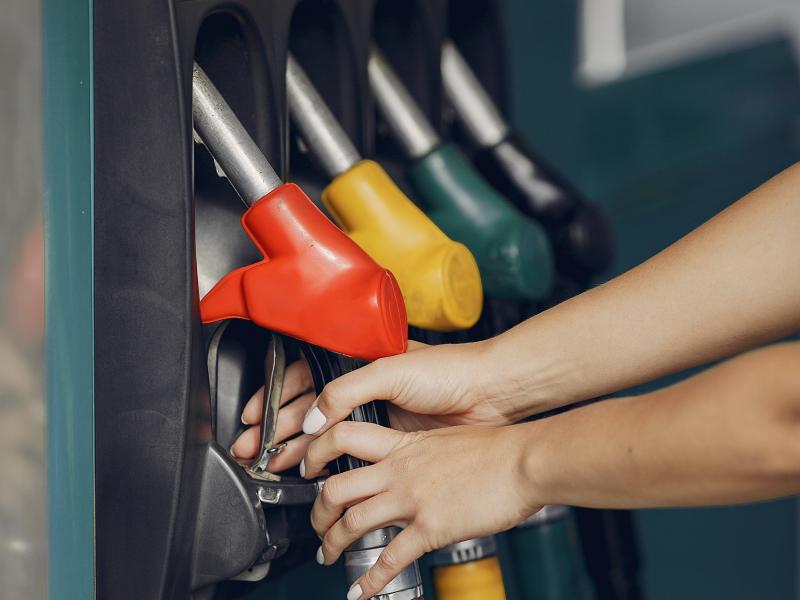 Fuel Pass 2: Θέμα ωρών το άνοιγμα της πλατφόρμας για το επίδομα βενζίνης-- Ποια ΑΦΜ κάνουν πρώτα αίτηση