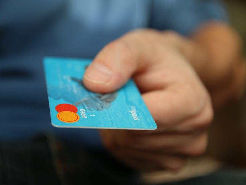 Ξεκινούν οι πληρωμές σε πάνω από 90.000 δικαιούχους e-ΕΦΚΑ και ΔΥΠΑ