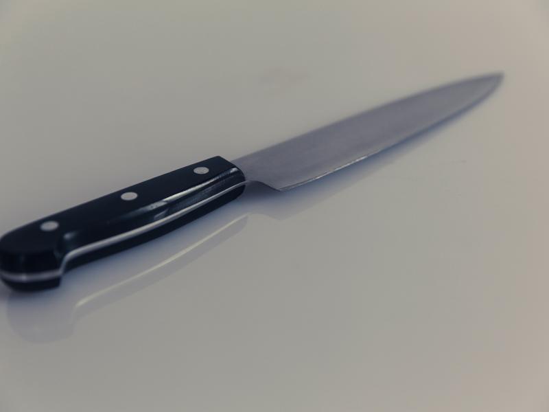 Παραλίγο γυναικοκτονία στα Χανιά: Προφυλακίστηκε ο 54χρονος - Επιτέθηκε με 10 μαχαιριές στη σύντροφό του
