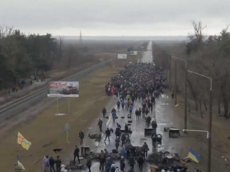 Πολίτες στους δρόμους έξω από πυρηνικό εργοστάσιο στην Ουκρανία