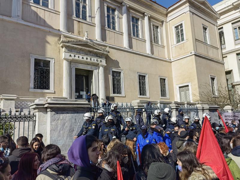 Πανεπιστημιακή αστυνομία: Συγκέντρωση έξω από το ΣτΕ όπου εκδικάζεται η προσφυγή πανεπιστημιακών