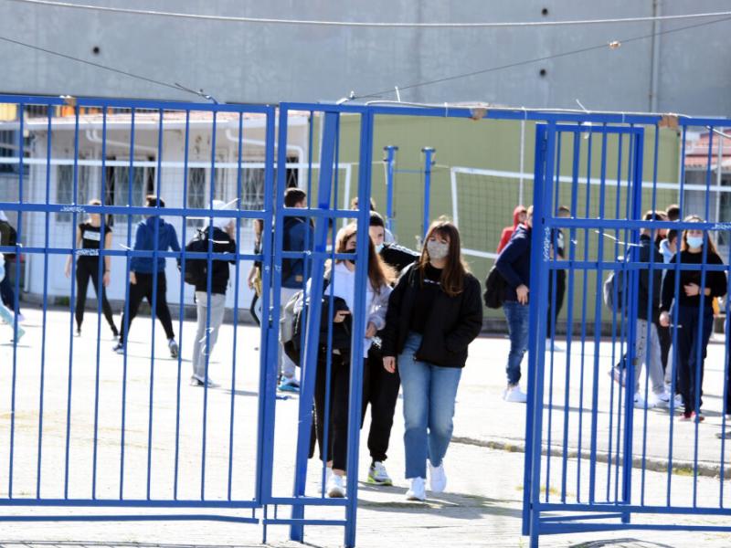 Φύλακας σχολείων παρενοχλούσε μαθήτριες - Τι λένε οι γονείς