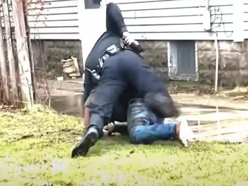 Οργή στις ΗΠΑ: Αστυνομικός πυροβόλησε εν ψυχρώ Αφροαμερικανό στο κεφάλι (Video)