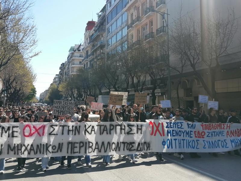 Καθηγητές ΔΙΠΑΕ: «Υβρις προς την ακαδημαϊκή κοινότητα η πρόταση για συγχωνεύσεις»