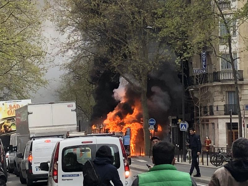 Συναγερμός στο Παρίσι: Φωτιά κοντά στην Παναγία των Παρισίων - Αναφορές για εκρήξεις