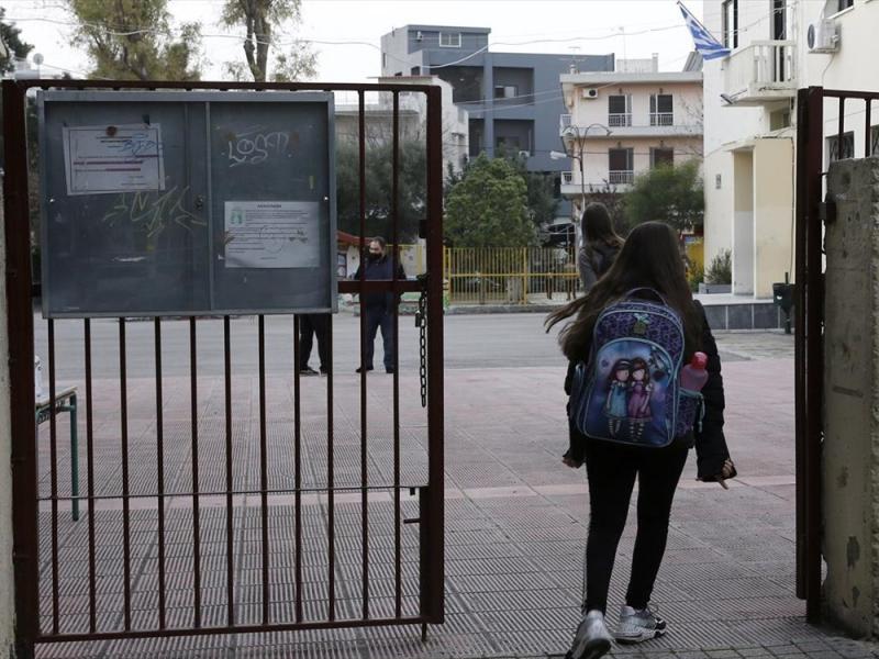 Μεταφορά αρμοδιοτήτων σχολικών επιτροπών και σύσταση πάγιας προκαταβολής στους διευθυντές των σχολικών μονάδων