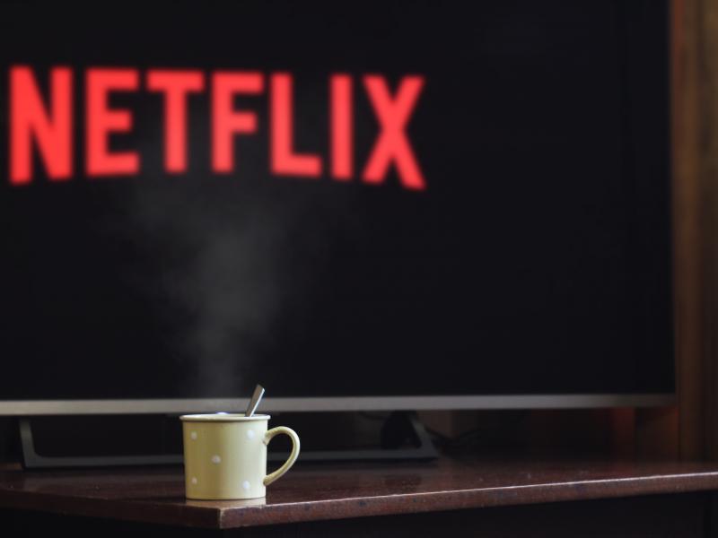 Οι 5 καλύτερες σειρές του Netflix για χουχούλιασμα