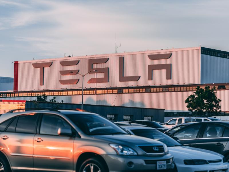 Tesla: Νέες προσλήψεις στην Αθήνα- Πώς θα κάνετε αίτηση