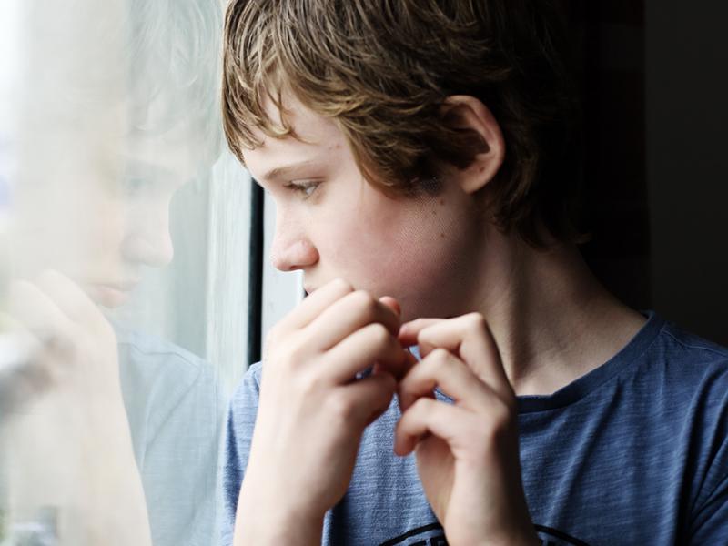 Αυτισμός: Πρώιμες διαγνωστικές ενδείξεις ανάλογα με την ηλικία του παιδιού