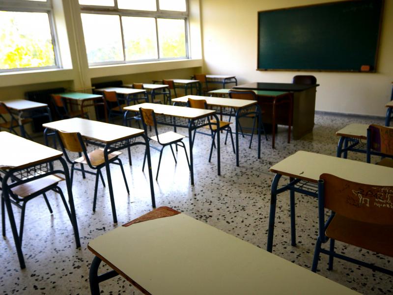 Καταγγελία σύμβασης αναπληρωτή για ανάρμοστη συμπεριφορά κατά την εκτέλεση των καθηκόντων του