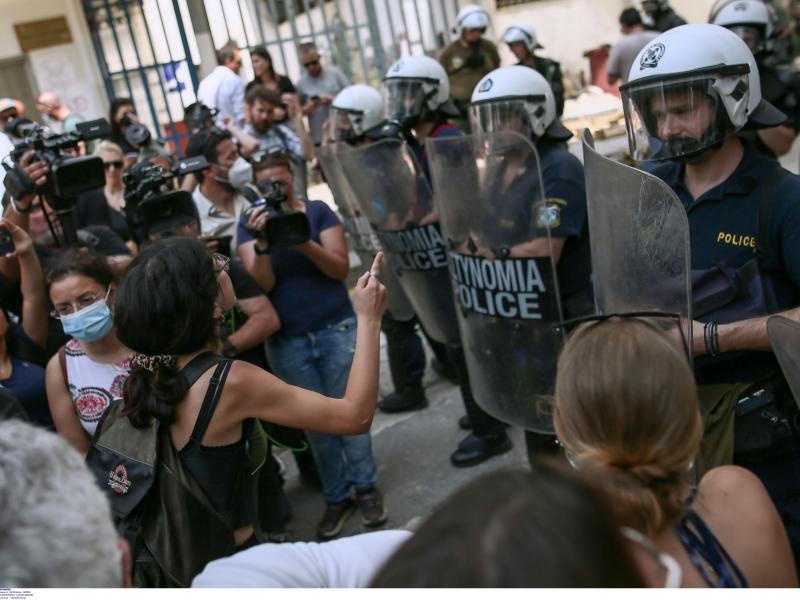 Μαύρο σε όσες/όσους ΔΙΚΑΖΟΥΝ και ΣΚΟΤΩΝΟΥΝ τα παιδιά μας…