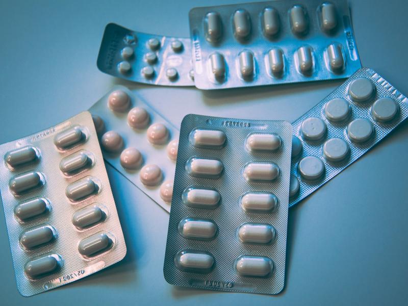 Ελλείψεις φαρμάκων: Έρχονται ποινές σε όσους κρατάνε στοκ - Τι αλλάζει