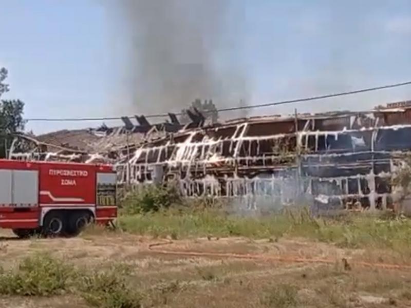 Μεγάλη φωτιά στην Καρδίτσα: Κάηκε ολοσχερώς καπναποθήκη 