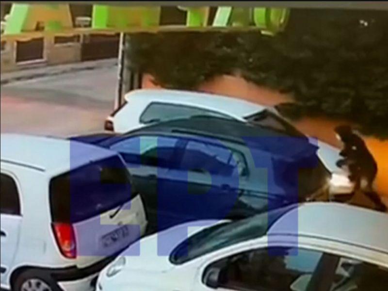 Καρέ-καρέ κλοπή αυτοκινήτου - Έγιναν καπνός σε λίγα δευτερόλεπτα (video)