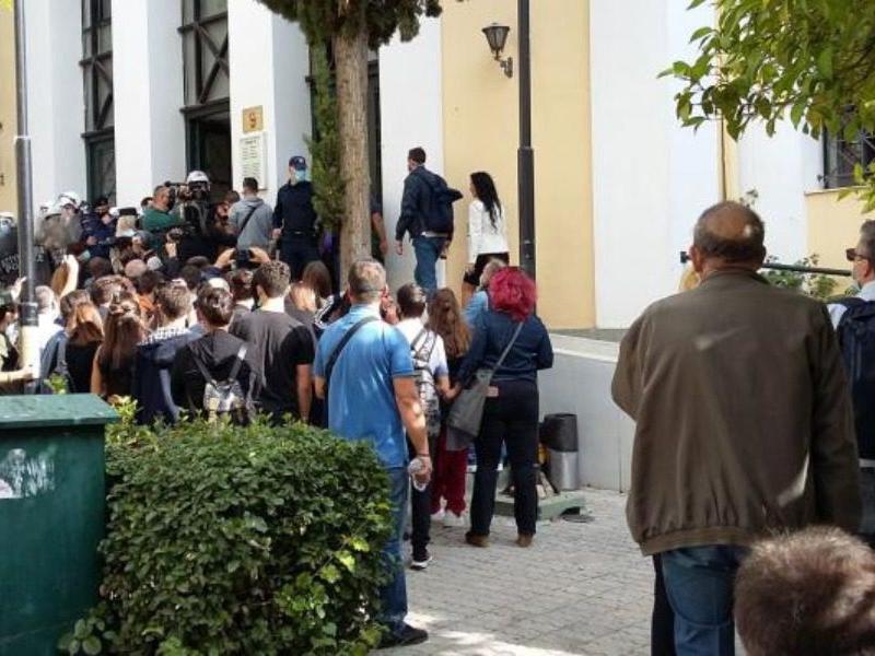 Εξετάσεις Pisa: Στάση εργασίας και κινητοποίηση στην Ευελπίδων για την αγωγή Κεραμέως