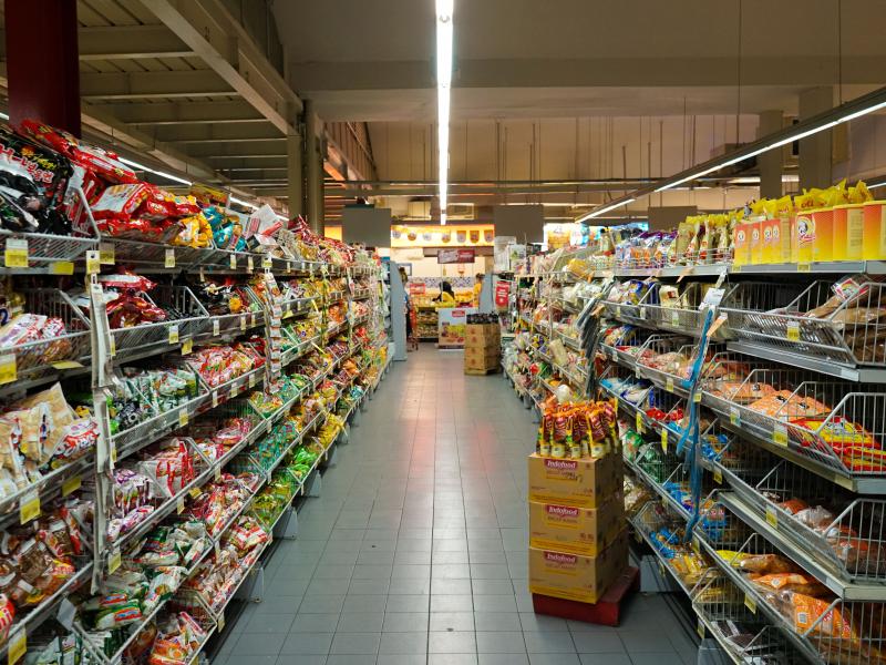 Σούπερ μάρκετ: «Φωτιά» οι τιμές των προϊόντων - «Απλησίαστα» τυρί, γάλα και λάδι