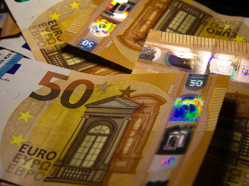 Νέα επιδότηση 750 ευρώ σε άνεργους κάθε μήνα για 2 χρόνια