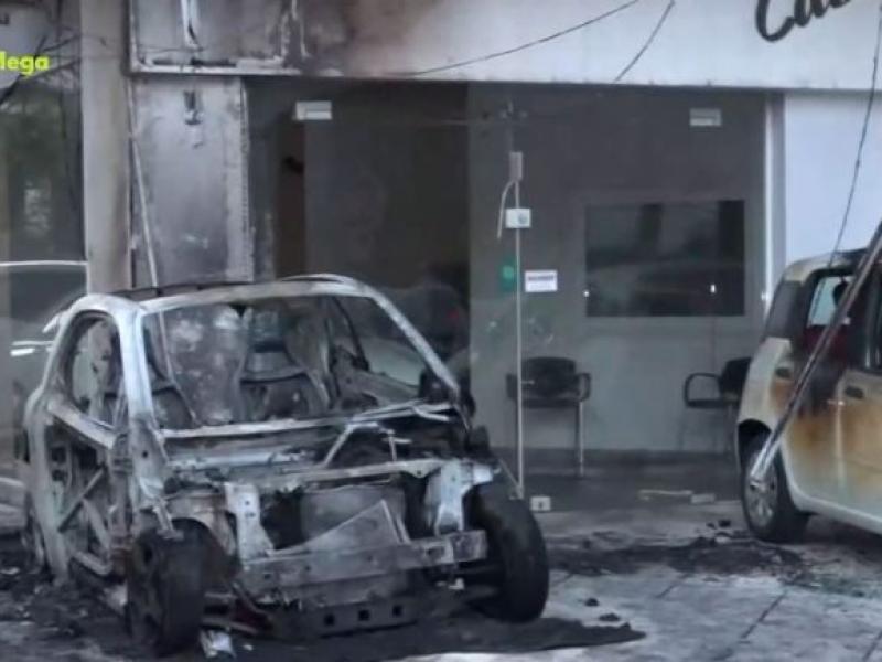 Ξημερώματα: Νέα έκρηξη σε αντιπροσωπεία αυτοκινήτων-Τι σημαίνουν οι απανωτές εκρήξεις στο Π. Φάληρο