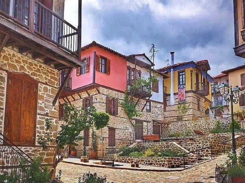 Χαλκιδική: Η Αρναία στα τρία ωραιότερα χωριά της Ελλάδας