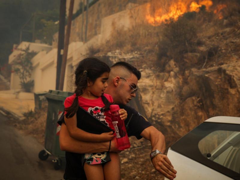 Ευθύμης Λέκκας: Οι πέντε παράγοντες που συνθέτουν την υψηλή διακινδύνευση στην πυρκαγιά της Βούλας