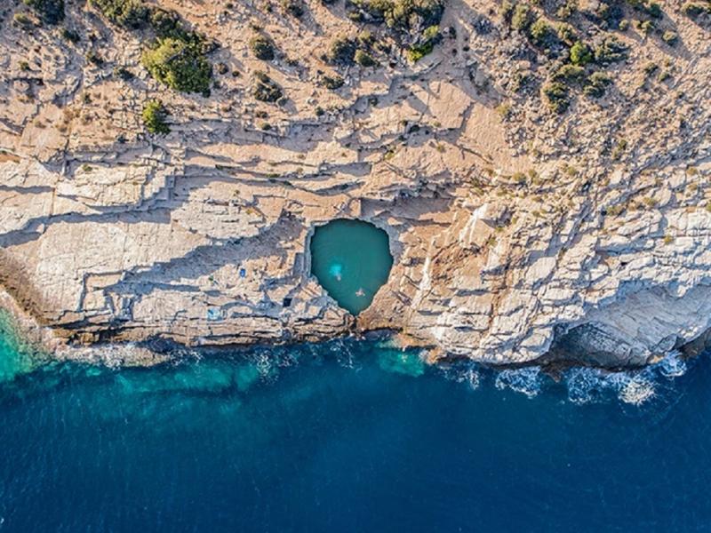 Θάσος: Πού βρίσκεται η φυσική πισίνα που κλέβει τις εντυπώσεις