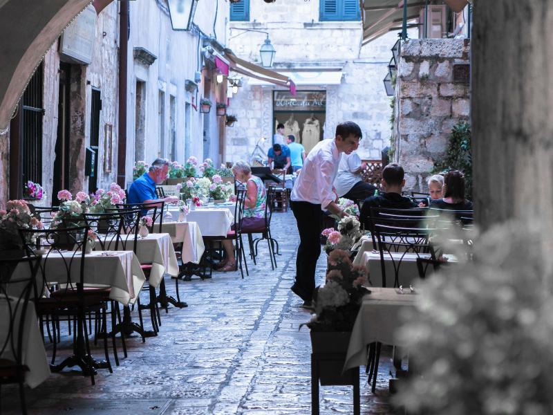 ΔΥΠΑ/ΟΑΕΔ: 50.000 κενές θέσεις στον Τουρισμό - Πώς θα κάνετε αίτηση