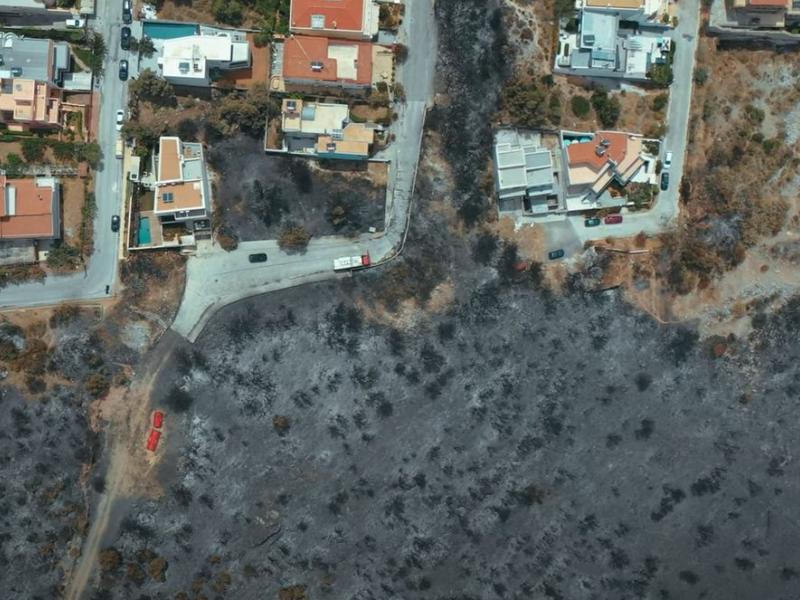 Εικόνες καταστροφής: Στάχτη 6.000 στρέμματα σε Γλυφάδα και Βούλα (Βίντεο drone)