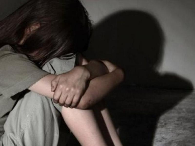 Ύποπτοι δεκαεπτά ανήλικοι για σεξουαλικές επιθέσεις «πολλών μηνών» σε βάρος 12χρονης