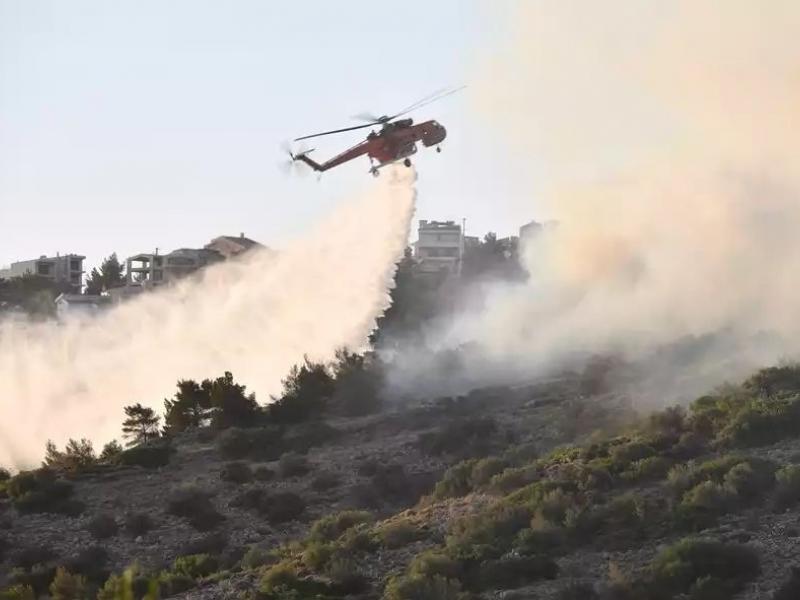 Πυρκαγιές: Βοήθεια στέλνουν τα Σκόπια στην Αθήνα - Ένα ελικόπτερο και 30 στρατιώτες