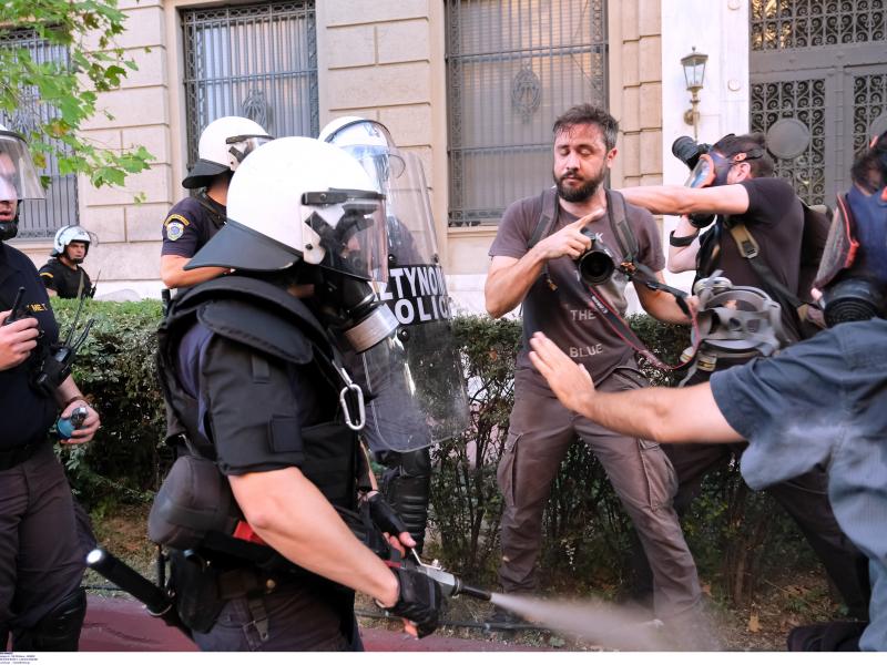 Διεθνής έρευνα: Περισσότεροι από 120.000 οι τραυματίες από την αστυνομική βία
