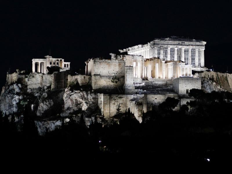 Ενεργειακή κρίση: Συσκότιση μνημείων και μείωση στο δημόσιο φωτισμό - Τα μέτρα που εξετάζει η κυβέρνηση