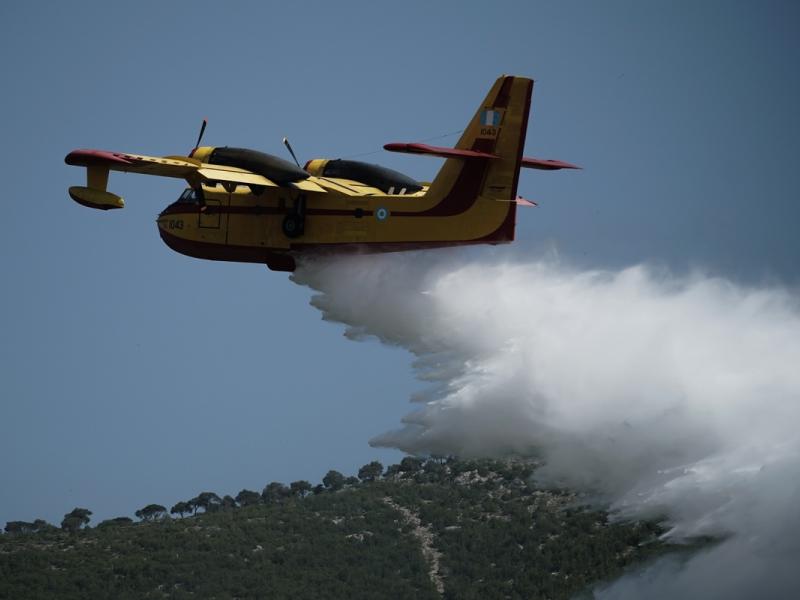 fotia pyrkagia canadair