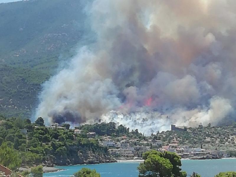Φωτιά στο Πόρτο Γερμενό: Εντολή εκκένωσης για τον οικισμό Μύτικα