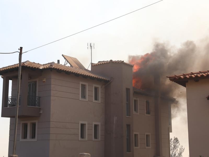 Φωτιά στην Πεντέλη: 54 επικίνδυνες για χρήση κατοικίες