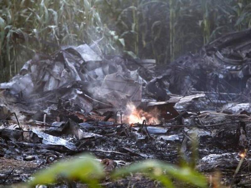 Ανησυχία για το επικίνδυνο φορτίο του αεροσκάφους: «Νιώσαμε κάψιμο στα χείλη και τη γλώσσα, κι εμείς φοράμε μάσκες»