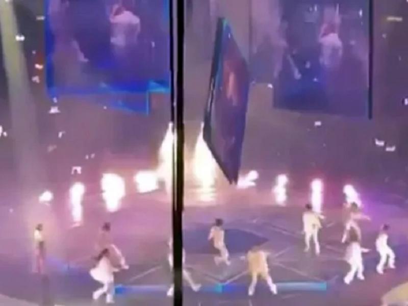 Τρόμος σε συναυλία στο Χονγκ Κονγκ: Έπεσε οθόνη πάνω σε χορευτές – Δύο τραυματίες (Video)