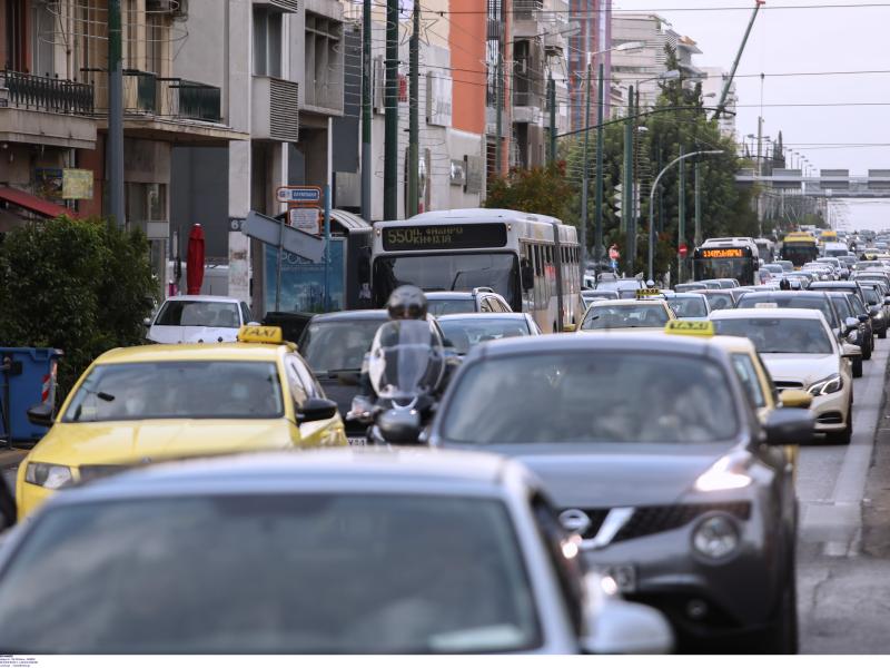 Τέλη μεταβίβασης οχημάτων: Ηλεκτρονικά η πληρωμή στην Περιφέρεια Αττικής