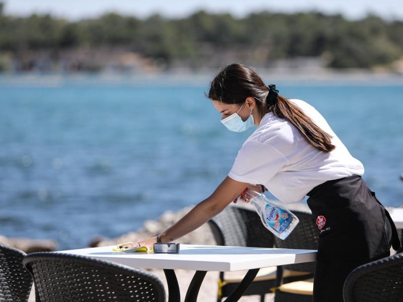 ΔΥΠΑ: Ανοικτές πάνω από 3.000 θέσεις εργασίας σε 100 επιχειρήσεις τουρισμού